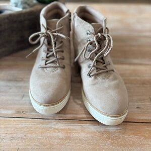 Dr. Scholl's Light Brown Lace-Up Ankle Booties